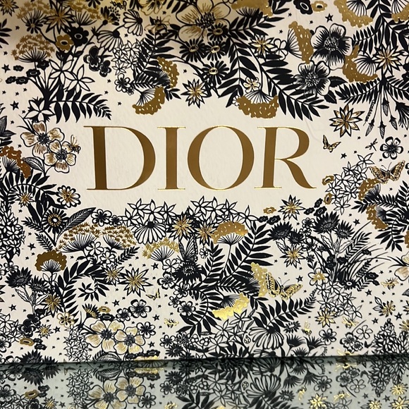 GlammitCreations Arrangement with Real Dior Bag - Remote - Picture 9 of 12